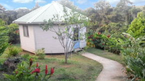 Bungalow charmant avec piscine partagée à Le Robert